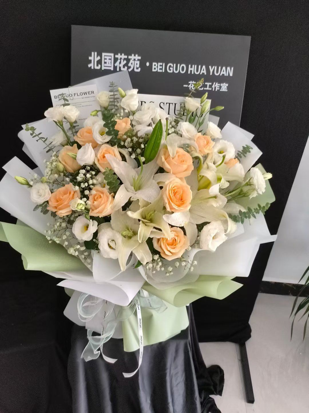百合玫瑰混搭花束