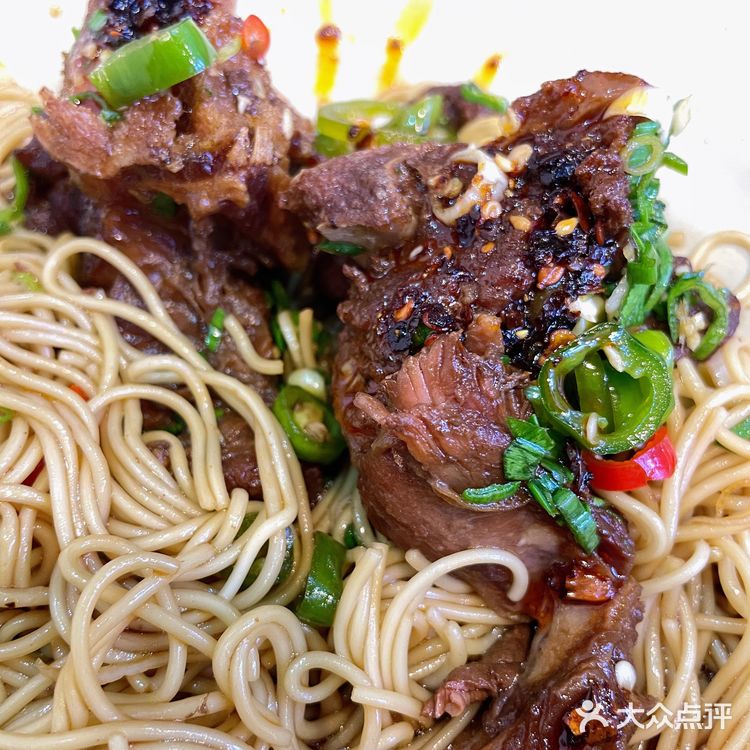 羊肉不要钱吗?又大块又多!下雪天跟羊肉面更配哦