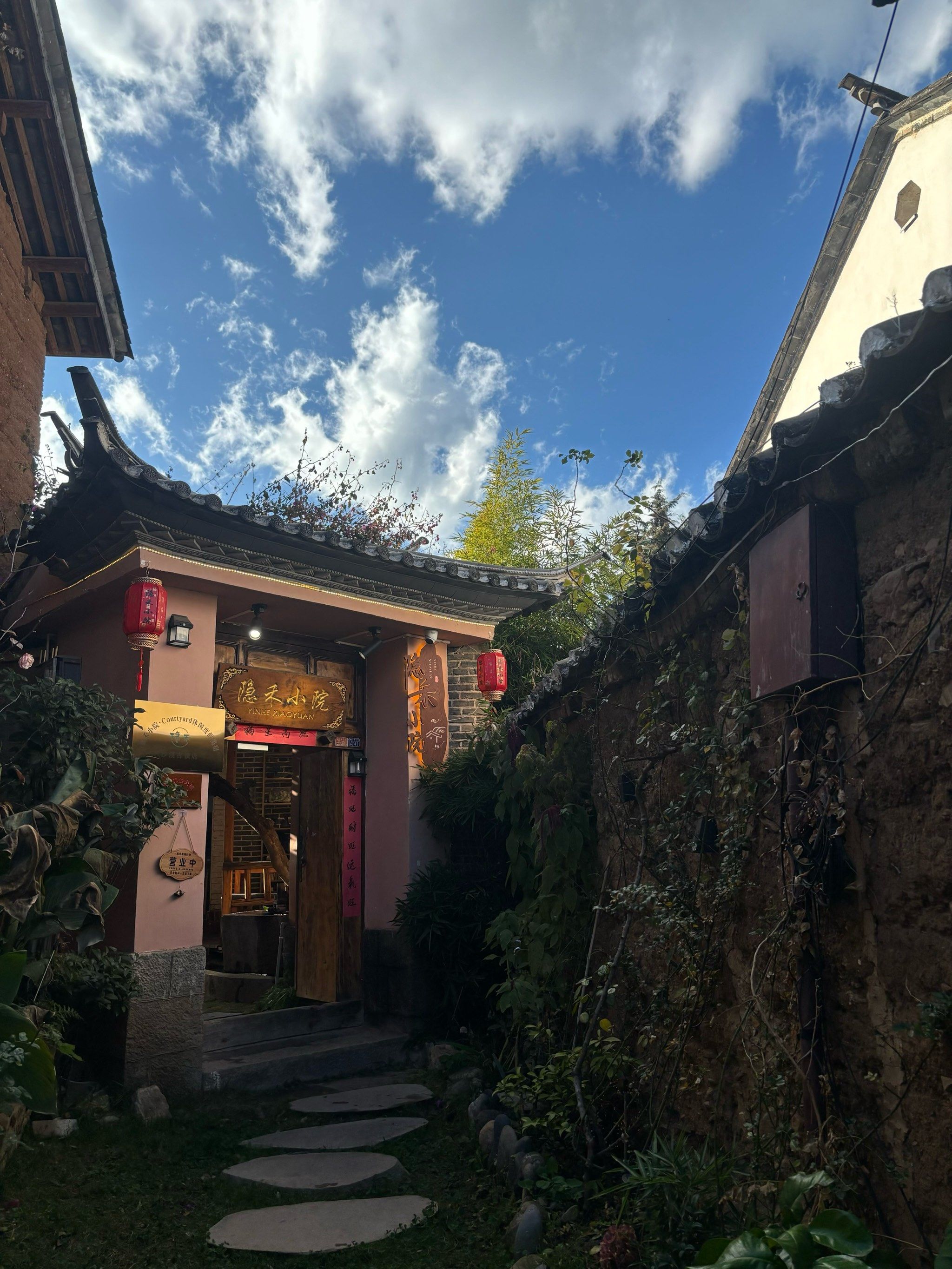 「沙溪古镇」#精品民宿 
热情的老板娘 温暖温柔的,进去沙溪停车