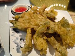 -刘姐啤酒鱼民族演艺餐厅(西街总店)