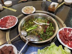 -周老三跷脚牛肉·全牛火锅(非遗传承店)