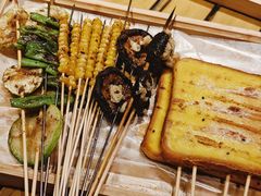 -山野的朋友露营炭火烤肉