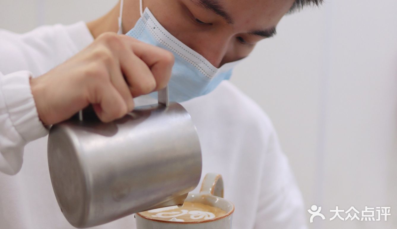小巷里的小清新咖啡店，一起放轻松☕️
