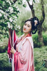 -梓童彩妆.美甲