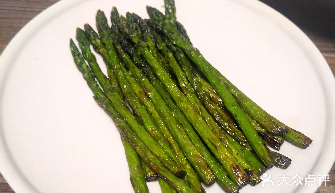 周末小聚，让我们多了一丝开心。舒服地吃了东北锅包肉