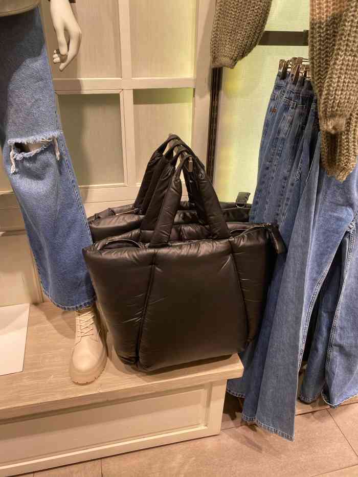 stradivarius(北京荟聚中心店)-"听说这个品牌退出 中国市场了.