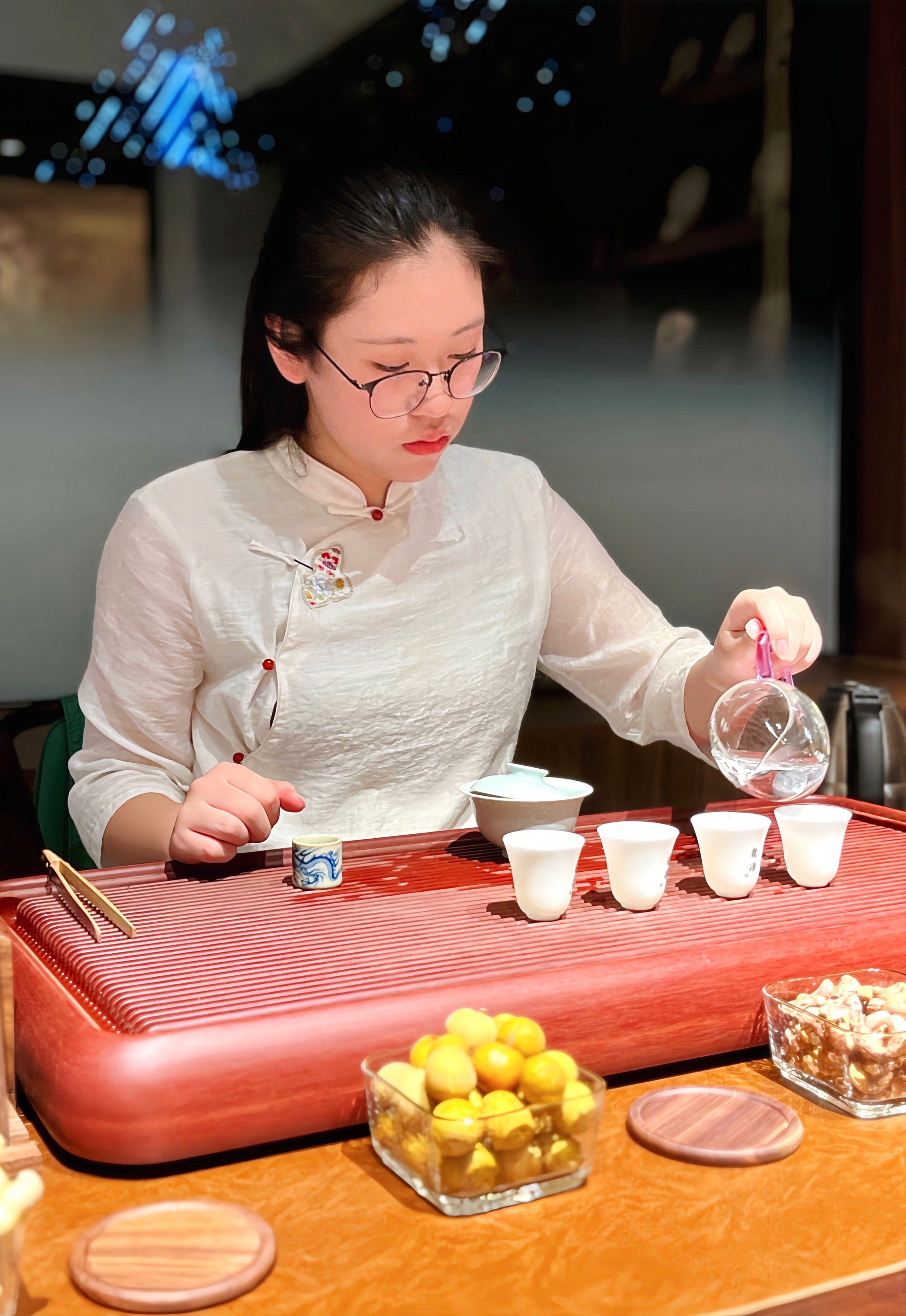 近距离看茶艺师开茶95