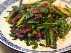 腊肉炒大蒜-四海酒家生态粤菜
