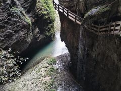 -龙水峡地缝景区