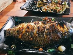 翻身鲫鱼-峨眉山原汁双双烧烤(净居寺店)
