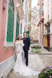 -现代经典婚纱摄影