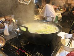 -鲜入围煮花胶鸡海鲜火锅