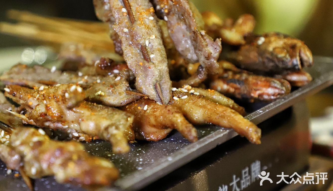 珠江道吃大餐，一只巨型生蚝顶四只