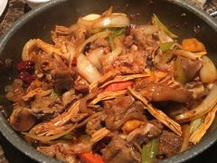 黑猪五花肉/猪蹄/猪排/腐竹/蔬菜/秘制酱料（团购）-猪啊牛呀羊啊铜盘烤肉(正大广场店)