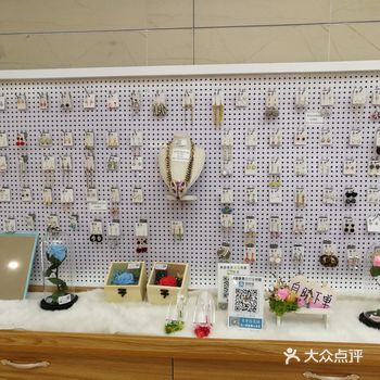 发现一家自助首饰。乐客城负二层，一个小角落。东西挺好看