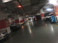 -爱琴海购物公园-地下停车场