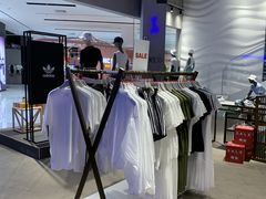 -阿迪达斯(武林银泰三叶草店)