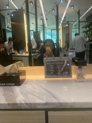 -HAIR CORNER