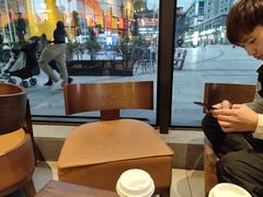 靠窗位-星巴克臻选(惠州华贸天地1楼店)