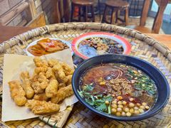 -爆炸头阿姨小四川正宗川味小吃(无任何分店)
