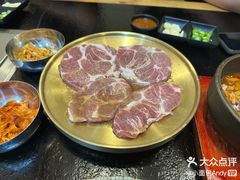 -臻牛烤肉