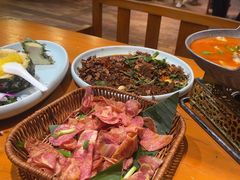 -老滇山寨•云南特色菜•地方菜•民族风情歌舞表演(金碧店)