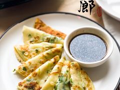 老北京糊塌子配蒜汁-唐廊烤鸭店(工体店)