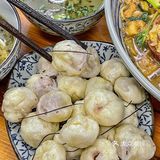 沾着汤吃的小笼包⁉️杭州首家松毛汤包🔥一口一个好吃哭我叻[流泪]