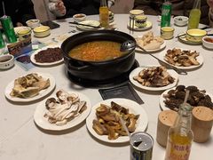 -菌之家·专业纯野生菌火锅·特色炒菌