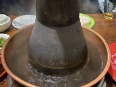 -洞庭洲·防空洞火锅·烧烤·铜锅涮肉(新百广场店)