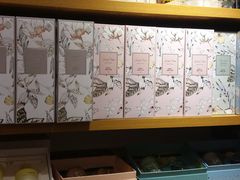 -名创优品(北京新中关购物中心地铁层店)