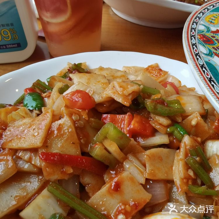 一会儿店员就喊贴条的来的，快挪车