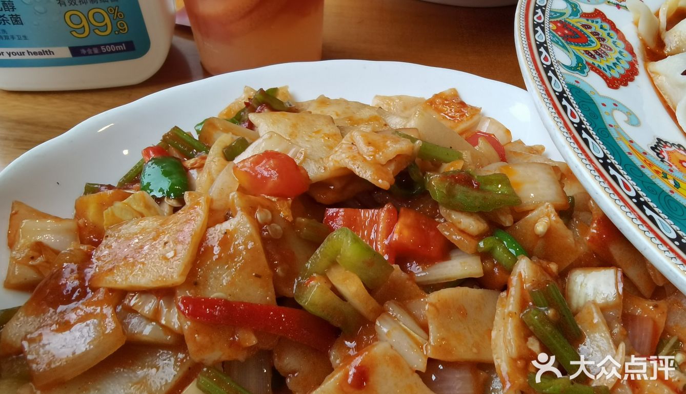 一会儿店员就喊贴条的来的,快挪车