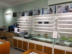 -视野联行眼镜•蔡司•依视路(温江店)