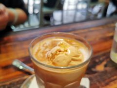 焦糖冰淇淋飘浮拿铁-MIKAKU(万达广场上海宝山店)