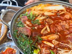 部队锅-MI WU FACTORY米屋美食工厂餐厅(绿地店)