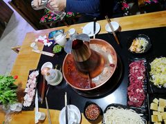 -果松木炭酸菜铜火锅·外婆参鸡汤