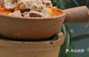 Beauty-Enhancing Papaya and Pork Rib Pot