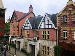 -钟书阁(松江泰晤士小镇店)