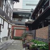 院内呢有曼陀罗，还有憨态可掬的小和尚