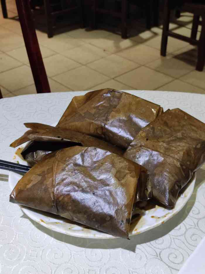 粤北餐馆-"93 粤北餐馆,位于「北环路口」公交站旁.