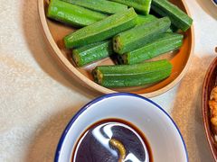 -猪三哥肥肠鸡川菜小炒
