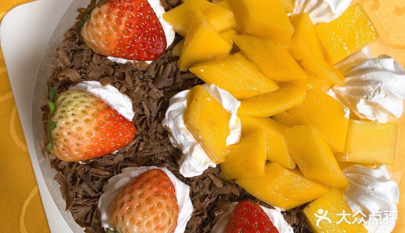 今年吃的第一个蛋糕！不是因为生日，就是简单的聚餐