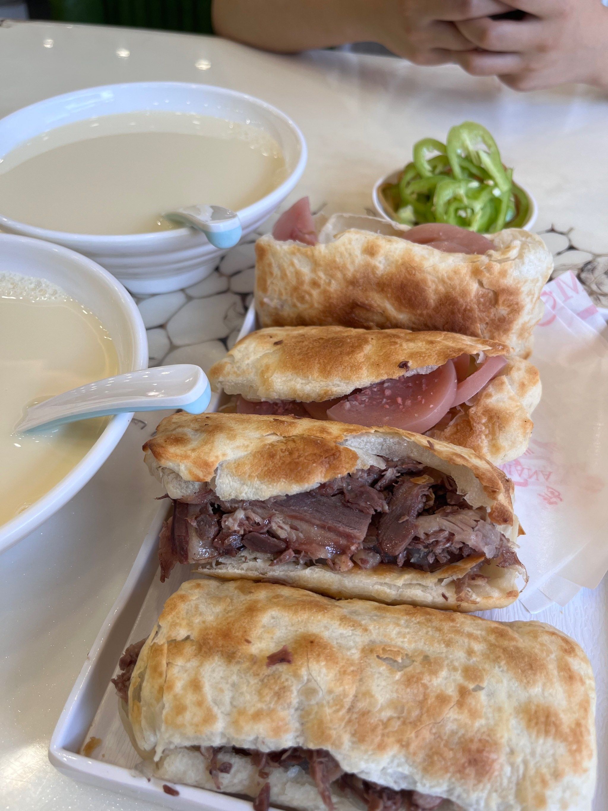 来沧州必吃的驴肉火烧!