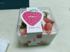 草莓盒子蛋糕-TOUCH泰奇(南汇南门大街店)