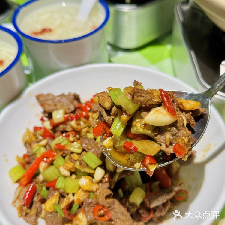 这家白辣椒炒肉是NO.1的存在！一口封神！
