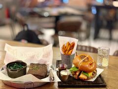 -BOURBON 玻本美式餐厅酒吧(虹桥新天地店)