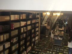 -钟书阁(松江泰晤士小镇店)