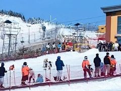 -采薇庄园四季滑雪场