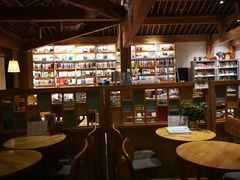 -猫的天空之城概念书店(丽江古城饮玉巷店)